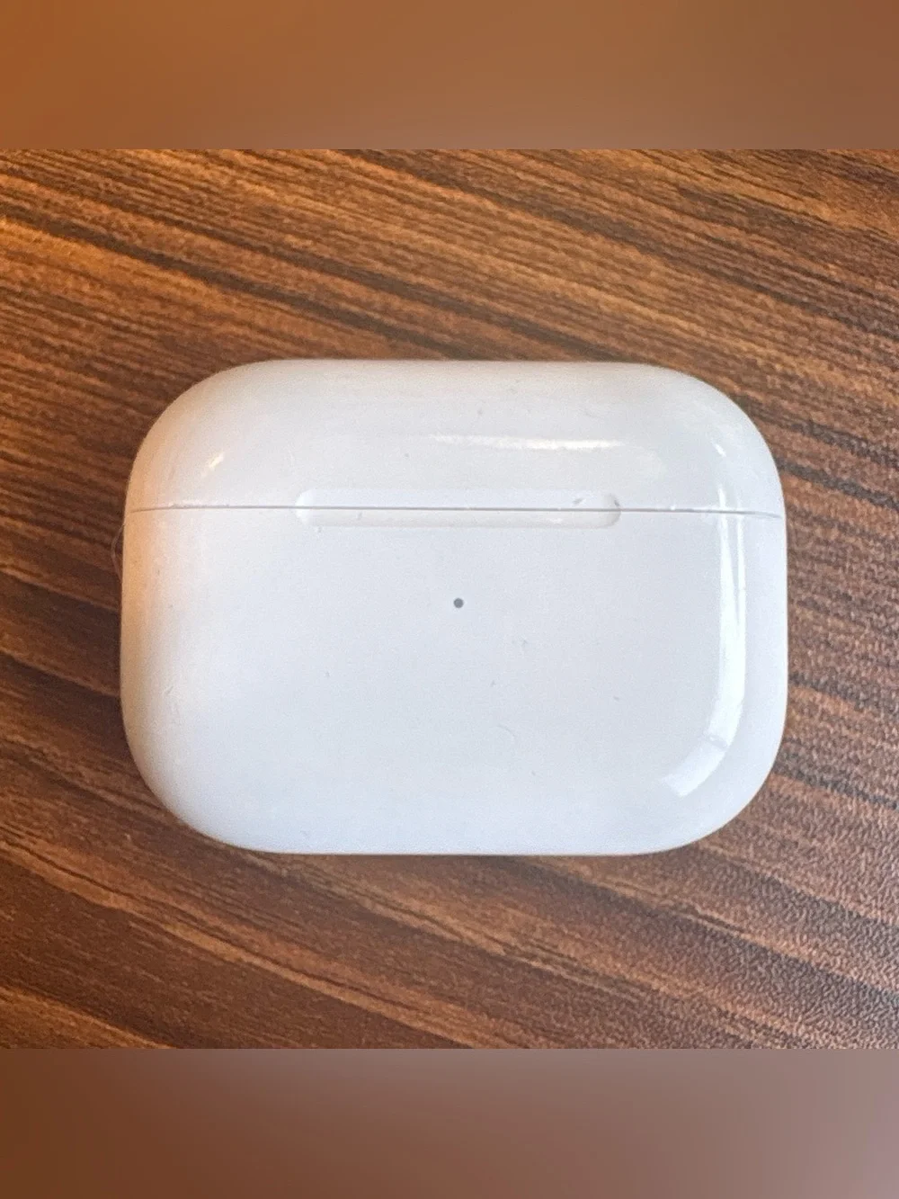 Apple White Earbuds Charging Case